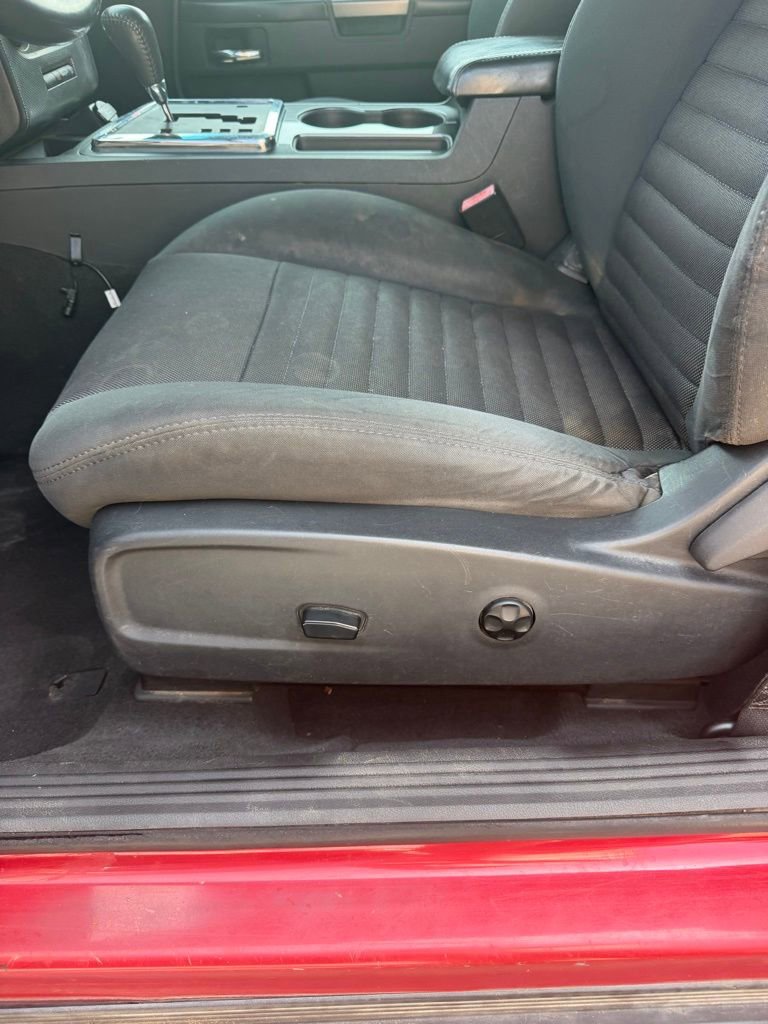 Used 2012 Dodge Challenger R/T RWD image 10