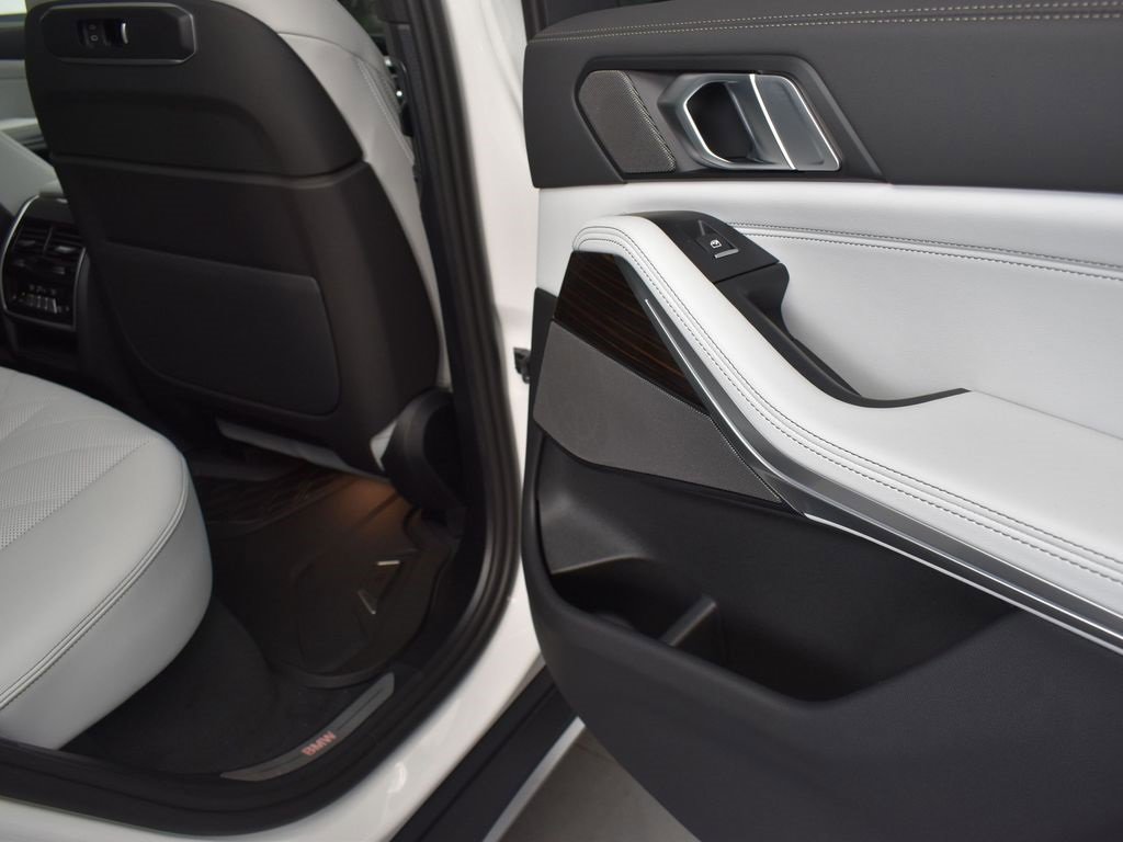 New 2026 BMW X5 xDrive50e image 21