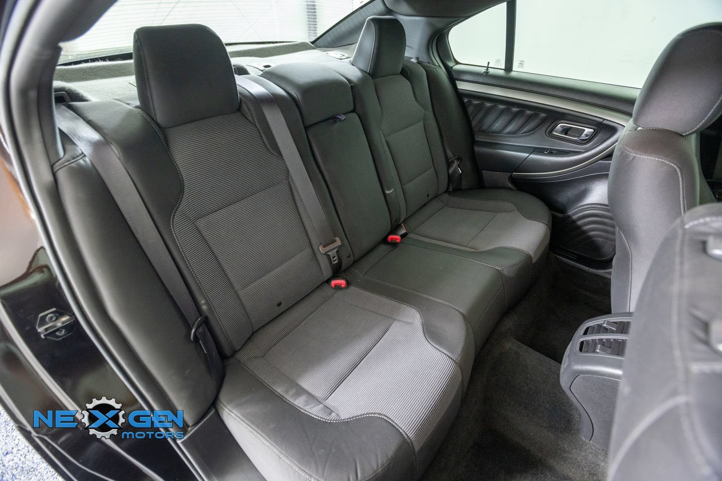 Used 2013 Ford Taurus SEL FWD image 37
