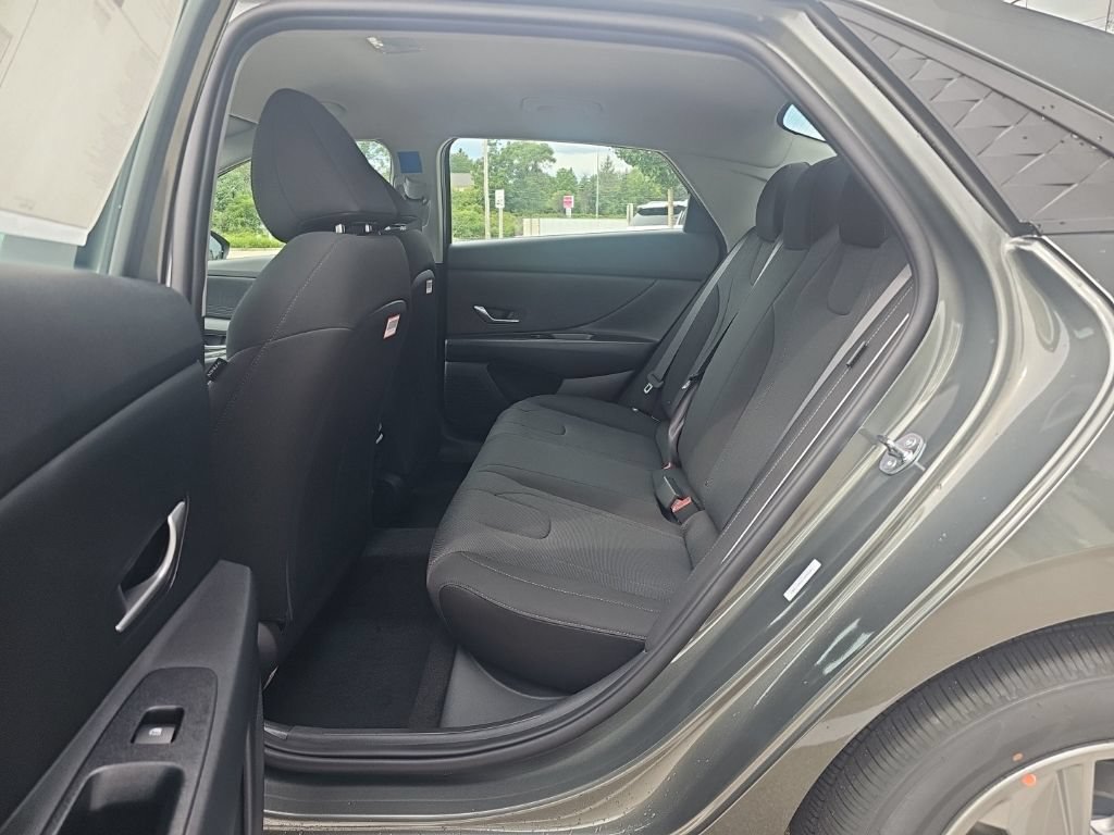 New 2026 Hyundai Elantra SE FWD image 25