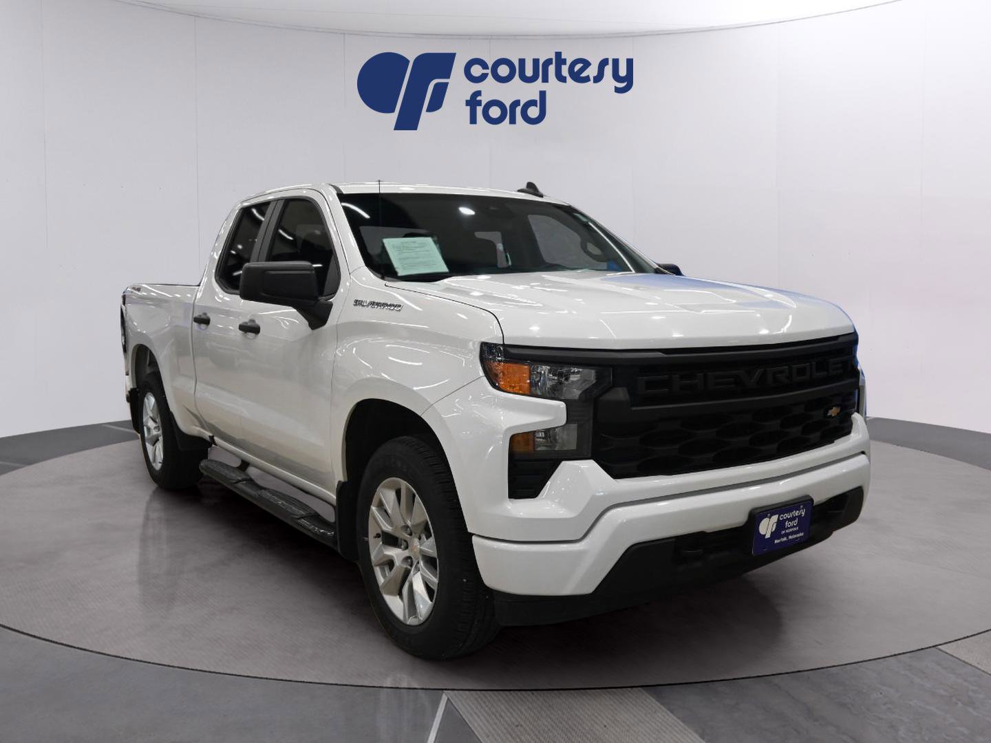 Used 2022 Chevrolet Silverado 1500 Custom image 1