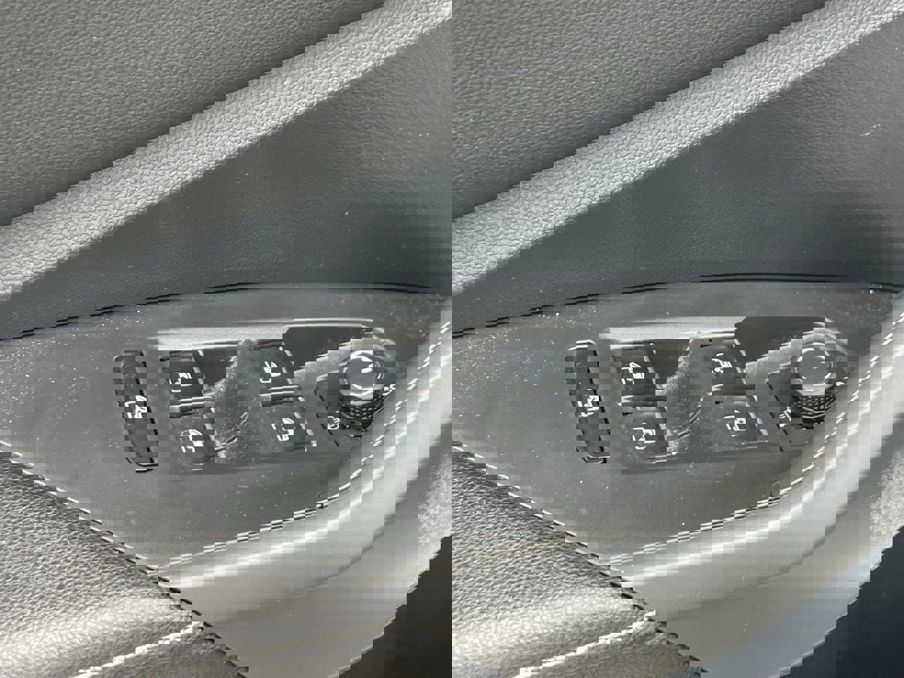 Used 2023 Volkswagen Jetta Sport image 6