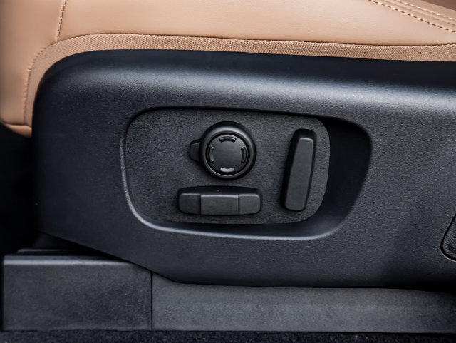 New 2026 Land Rover Discovery Limited Edition AWD/4WD image 30