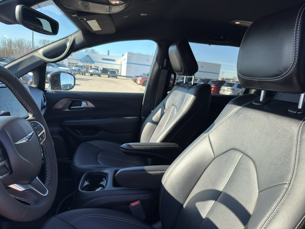 Used 2025 Chrysler Pacifica Select FWD image 26
