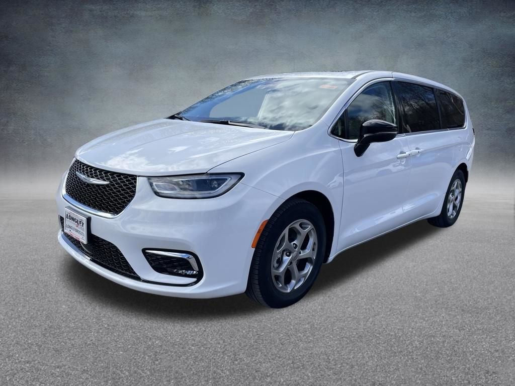 Used 2024 Chrysler Pacifica Limited image 3