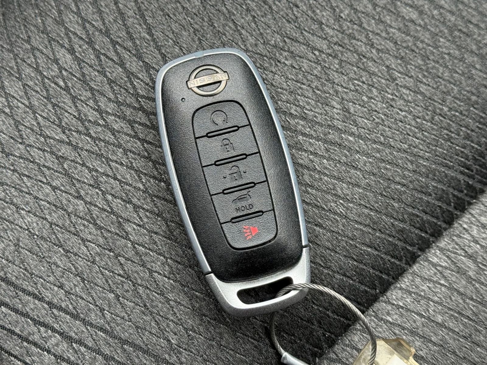 Used 2025 Nissan Rogue SV FWD image 23