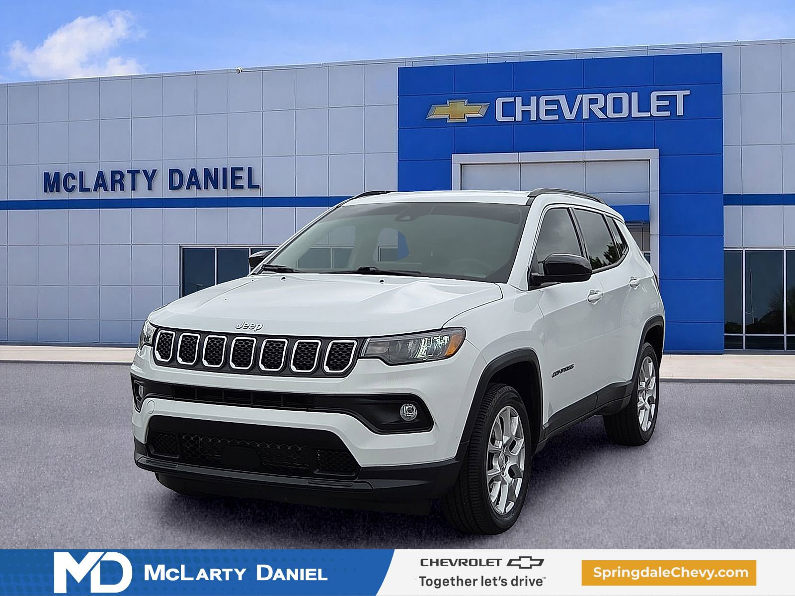Used 2023 Jeep Compass Latitude AWD/4WD image 2