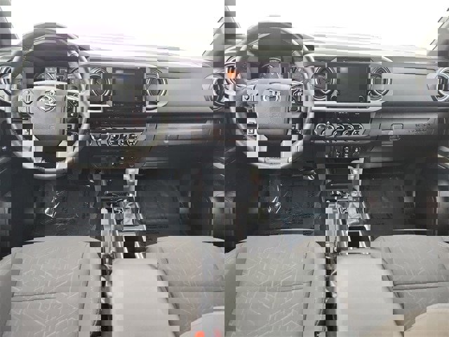 Used 2018 Toyota Tacoma TRD Sport image 12