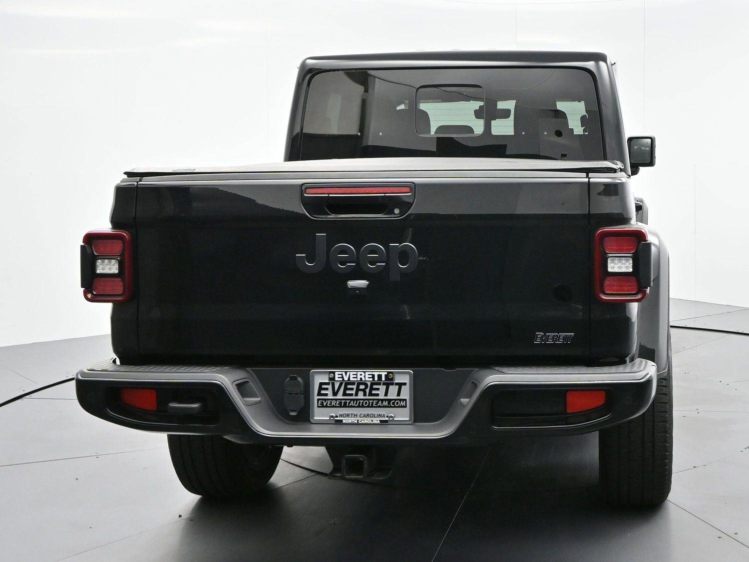 Used 2023 Jeep Gladiator Overland AWD/4WD image 6