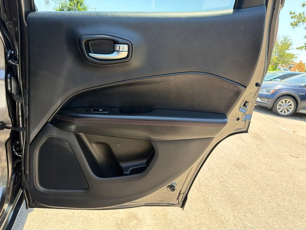 Used 2019 Jeep Compass Trailhawk w/ Leather Interior Group AWD/4WD image 12