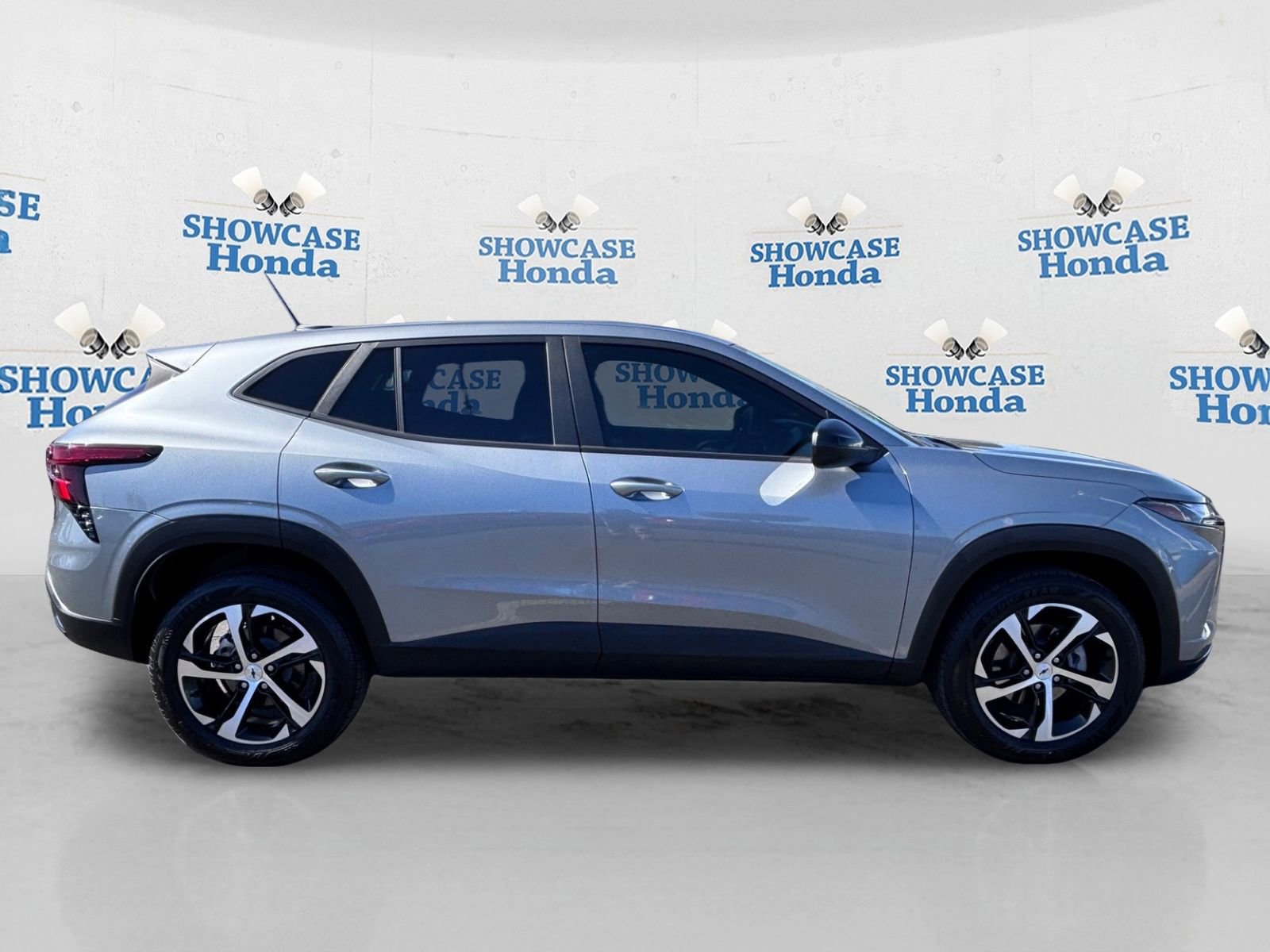 Used 2024 Chevrolet Trax RS FWD image 9