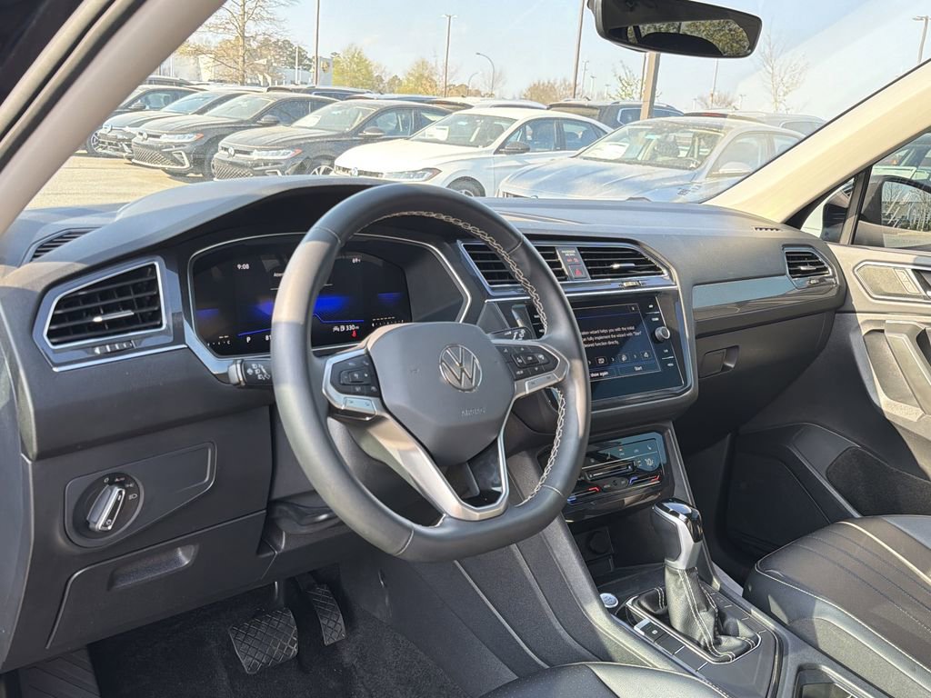 Used 2023 Volkswagen Tiguan SE image 10