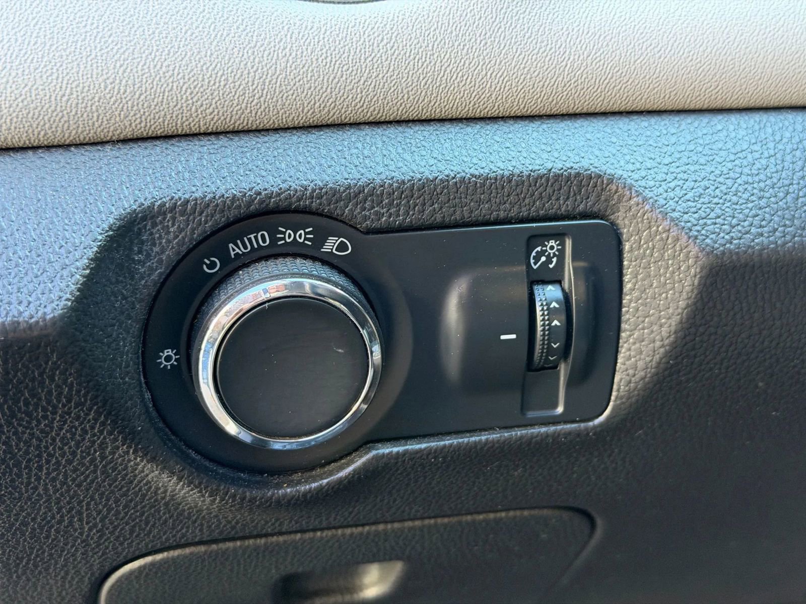 Used 2014 Chevrolet Cruze LS image 40