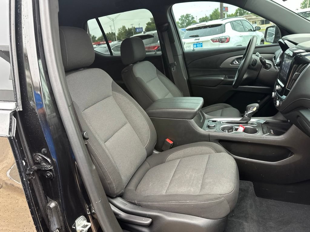 Used 2023 Chevrolet Traverse LT FWD image 25
