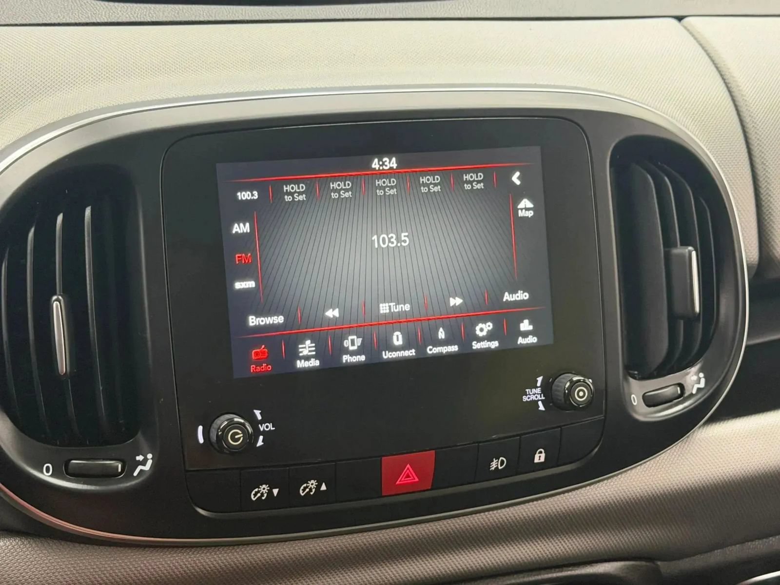 Used 2018 FIAT 500L Lounge FWD image 28