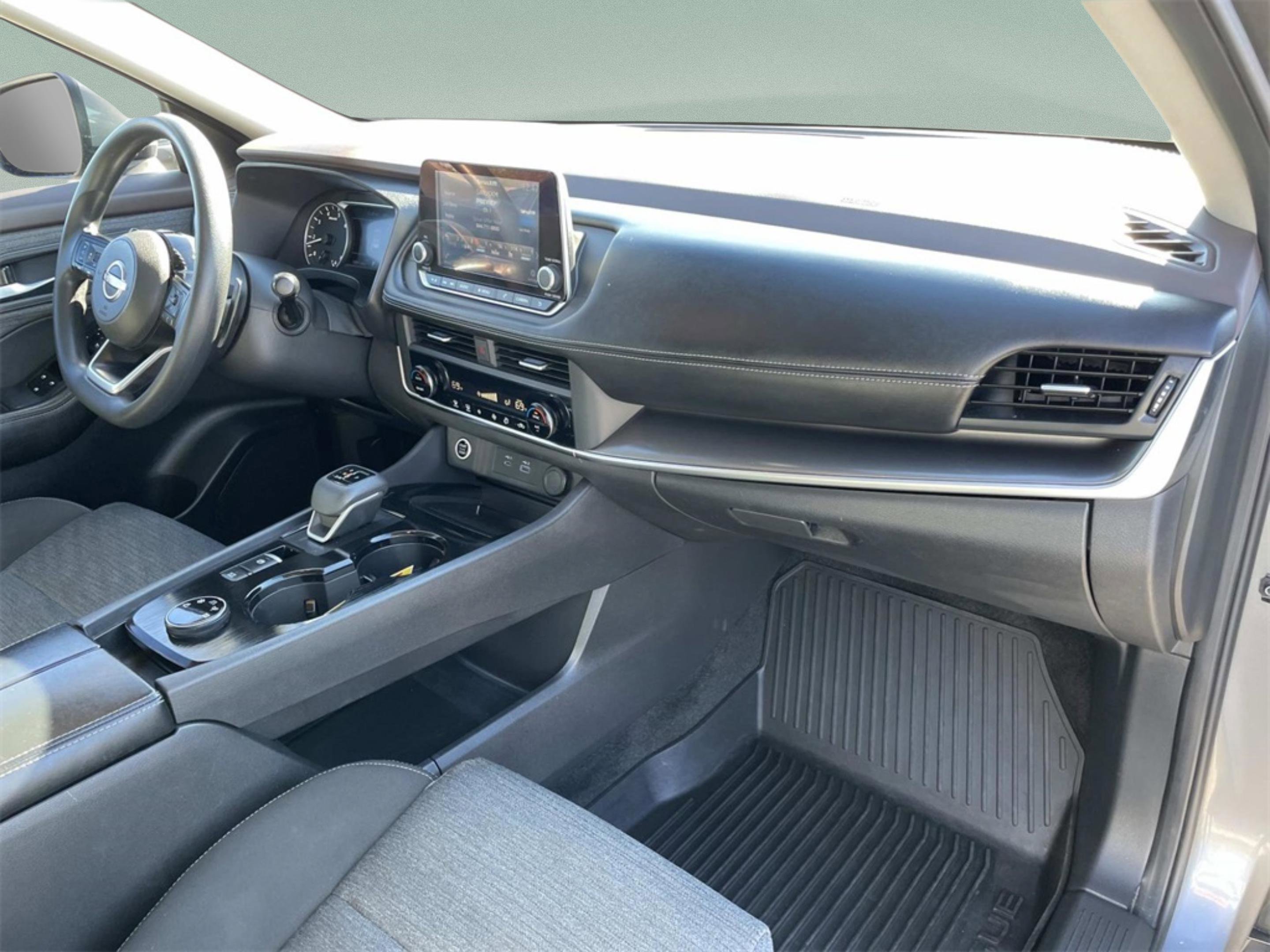 Used 2023 Nissan Rogue SV image 14