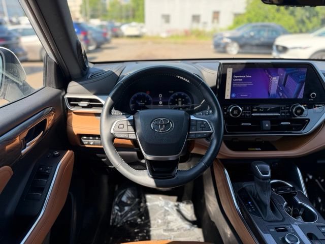 Used 2023 Toyota Highlander Platinum AWD/4WD image 23