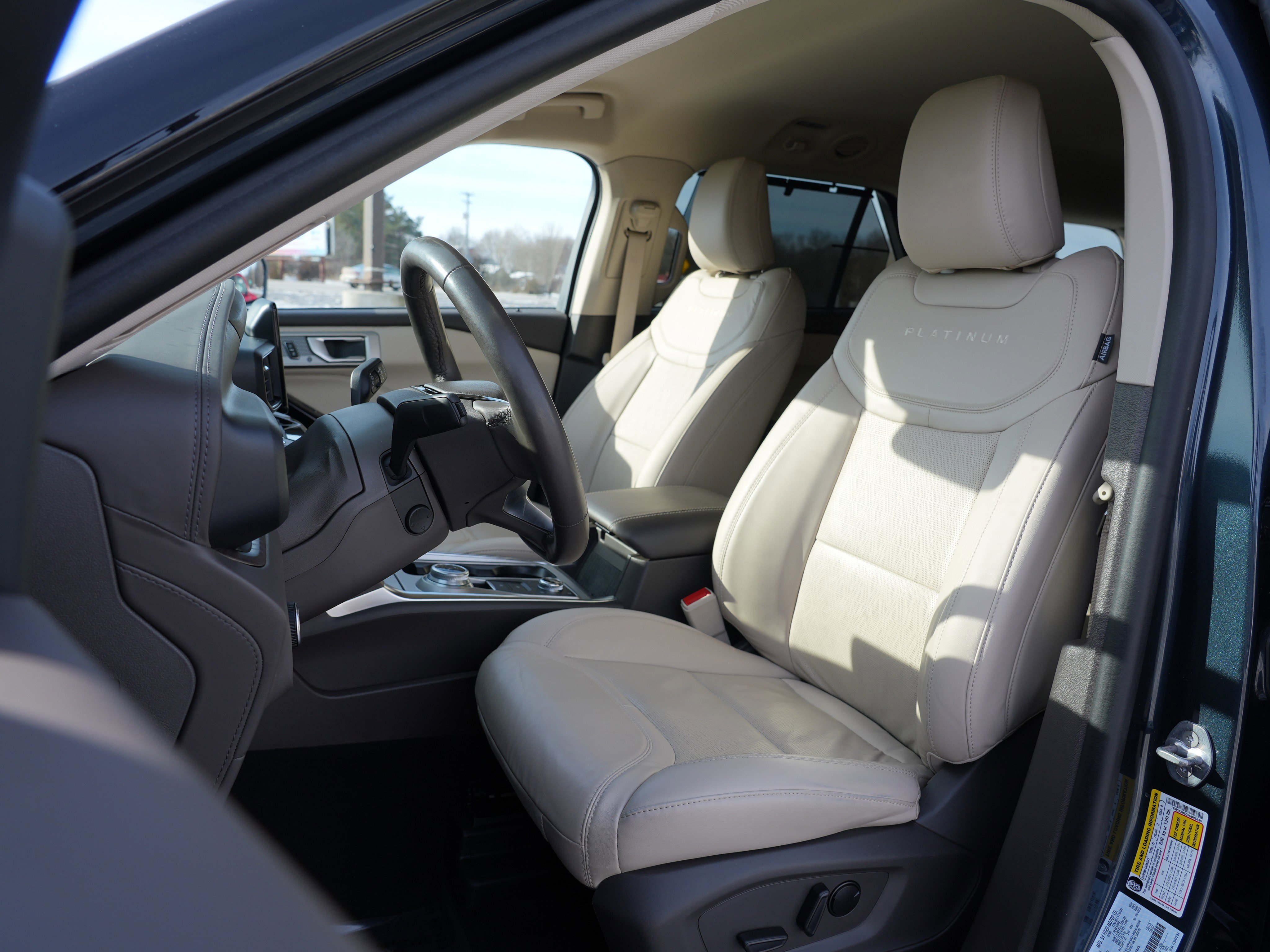 Used 2023 Ford Explorer Platinum w/ Class IV Trailer Tow Package image 16