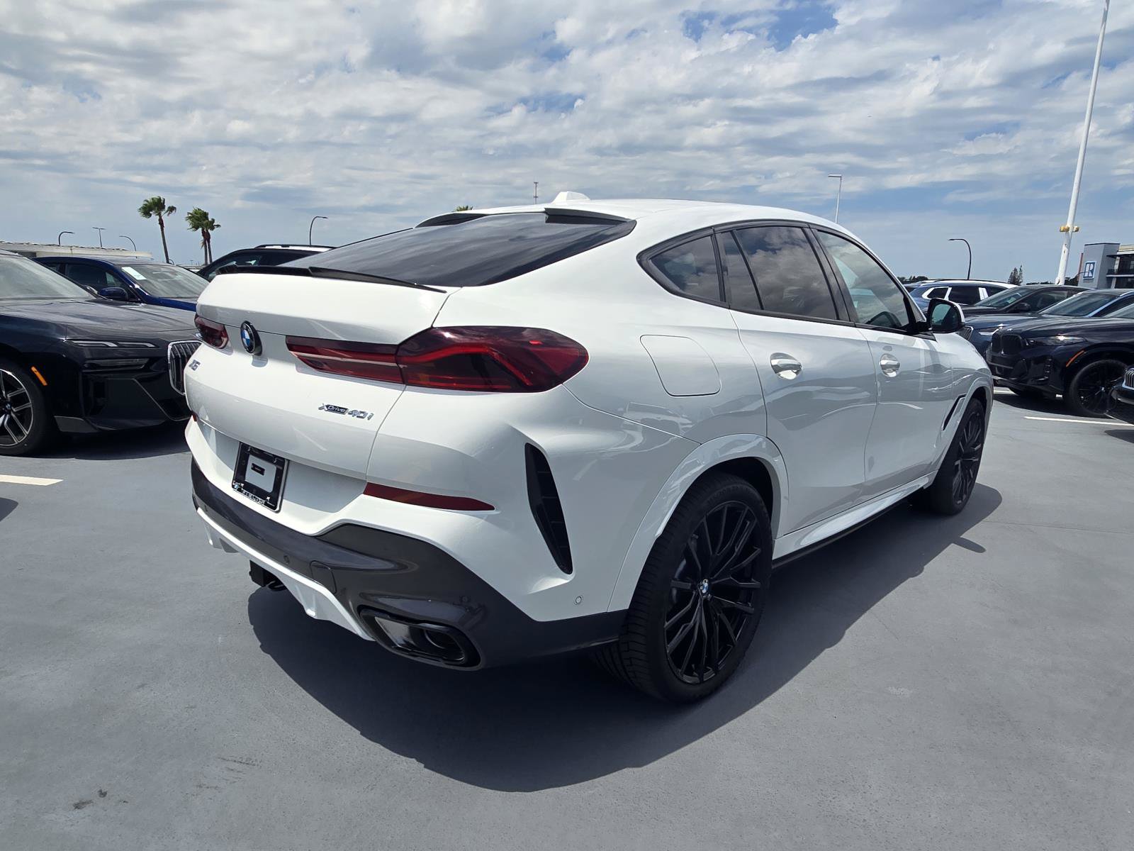 New 2027 BMW X6 xDrive40i w/ Climate Comfort Package AWD/4WD image 3