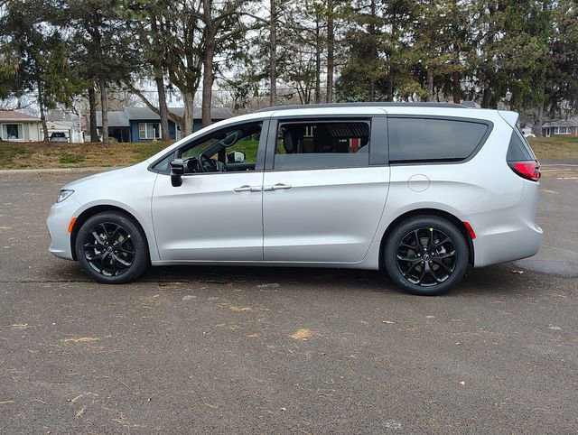 New 2026 Chrysler Pacifica Select image 10
