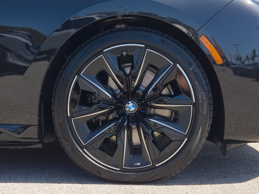New 2026 BMW 750e xDrive w/ Premium Package AWD/4WD image 5