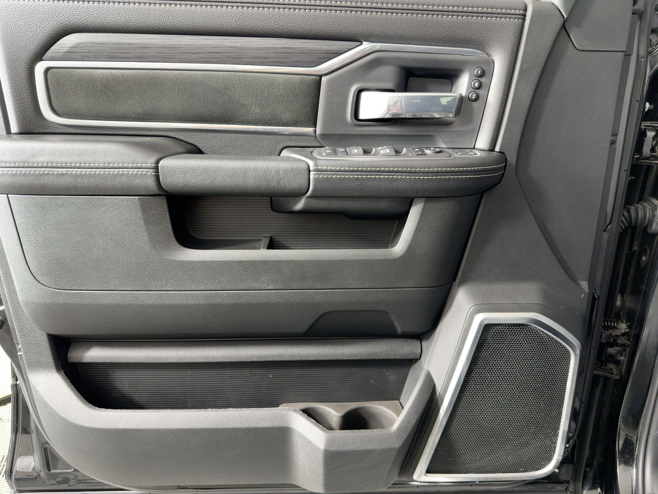 Used 2024 RAM 2500 Laramie w/ Sport Appearance Package image 12