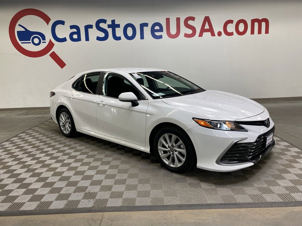 Used 2024 Toyota Camry LE image 1