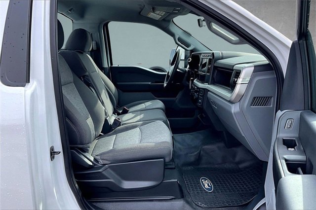 Used 2024 Ford F250 XL w/ Snow Plow/Camper Package image 4