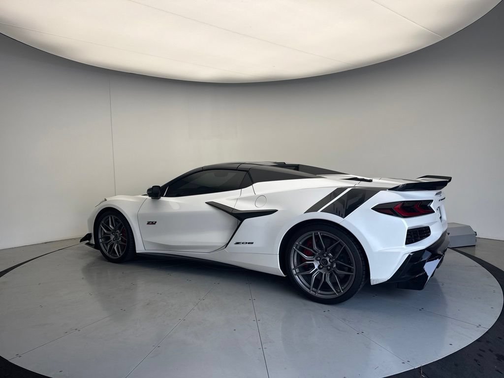 Used 2023 Chevrolet Corvette Z06 RWD image 3