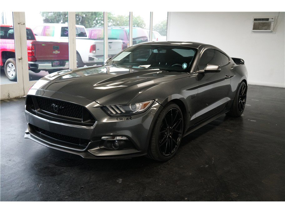 Used 2017 Ford Mustang GT image 3
