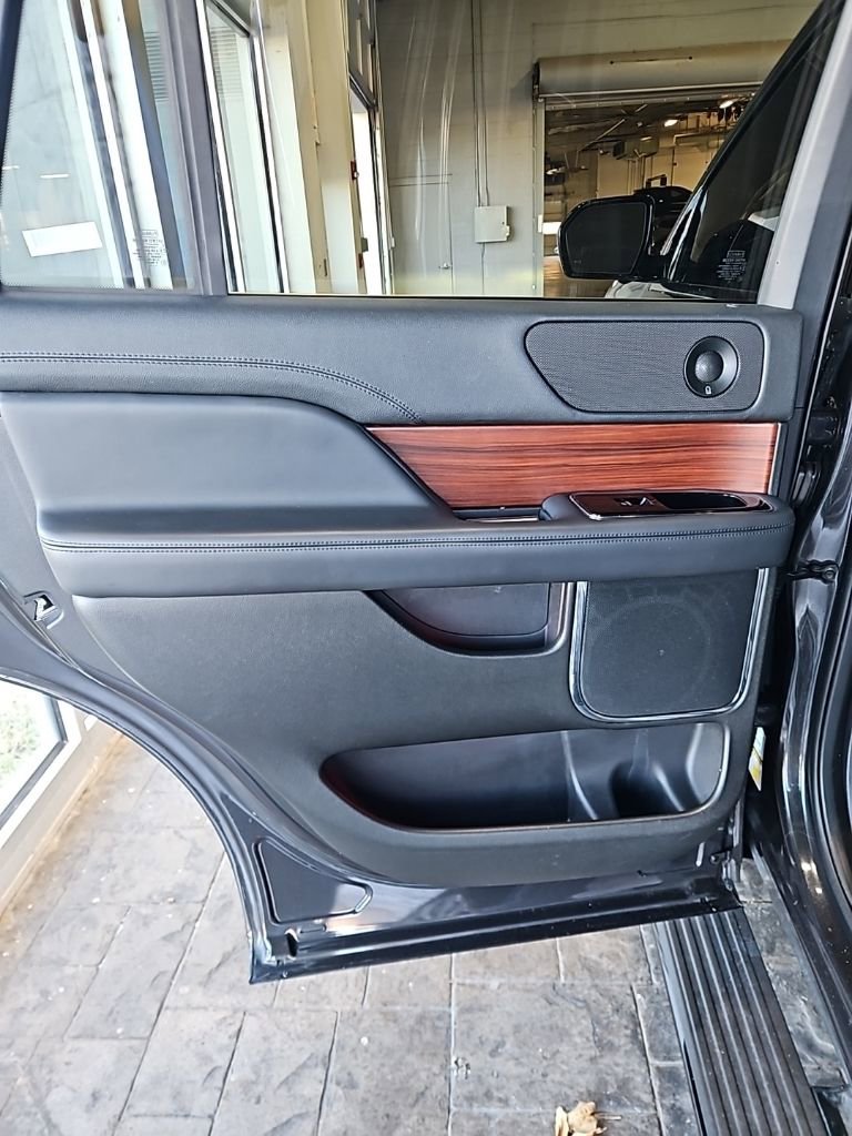 Used 2023 Lincoln Navigator Reserve AWD/4WD image 23