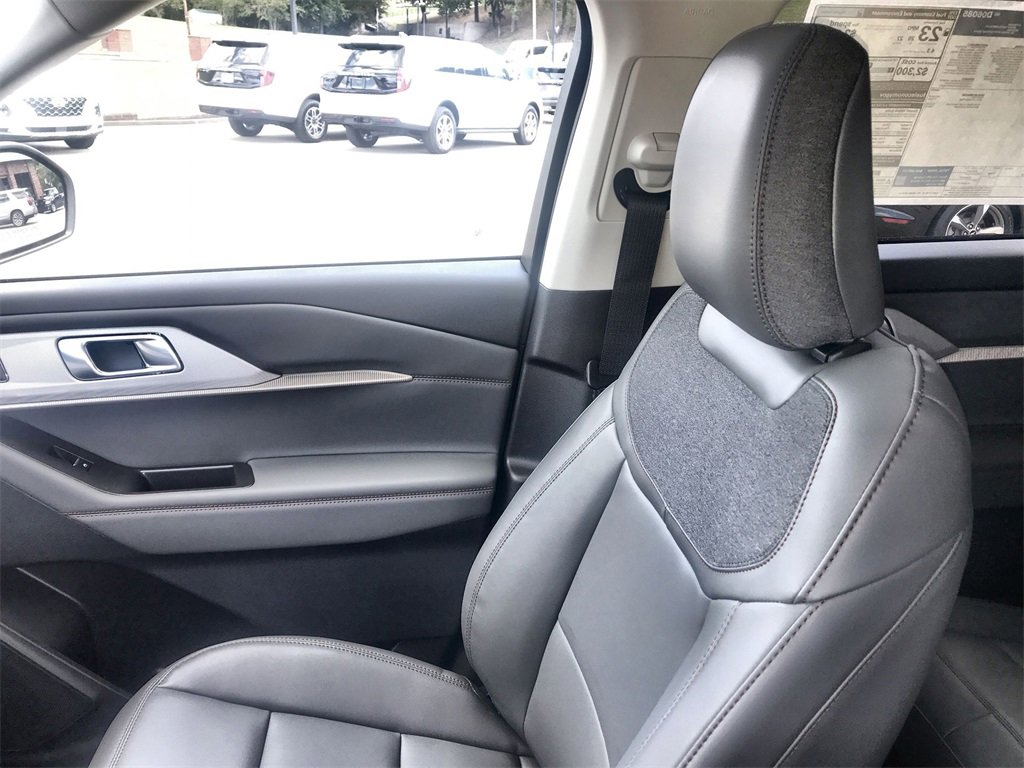 New 2025 Ford Explorer Active image 24