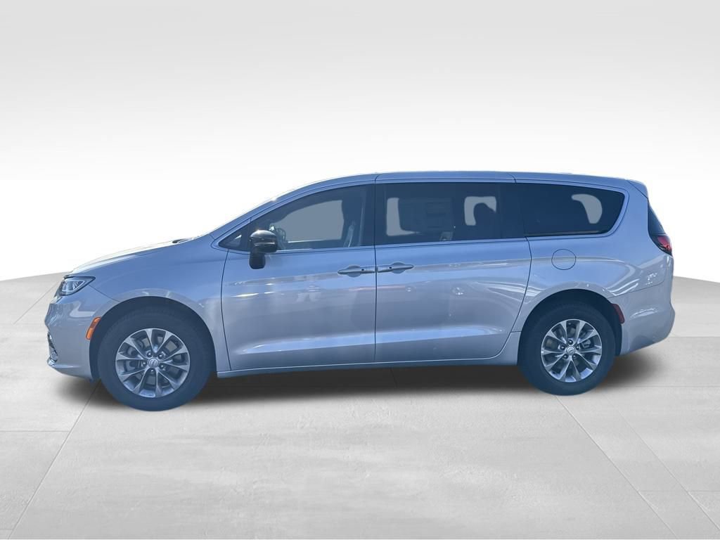 New 2026 Chrysler Pacifica Select image 5