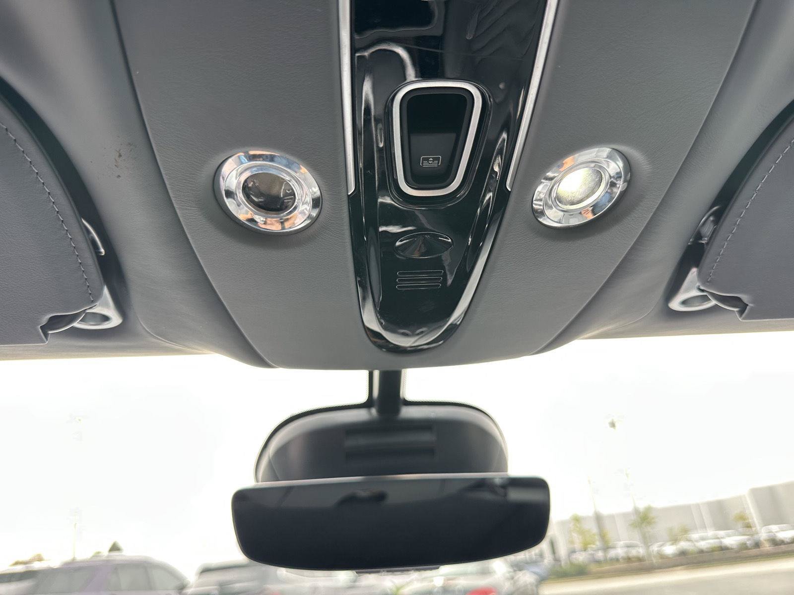 Used 2021 Aston Martin DBX AWD/4WD image 39