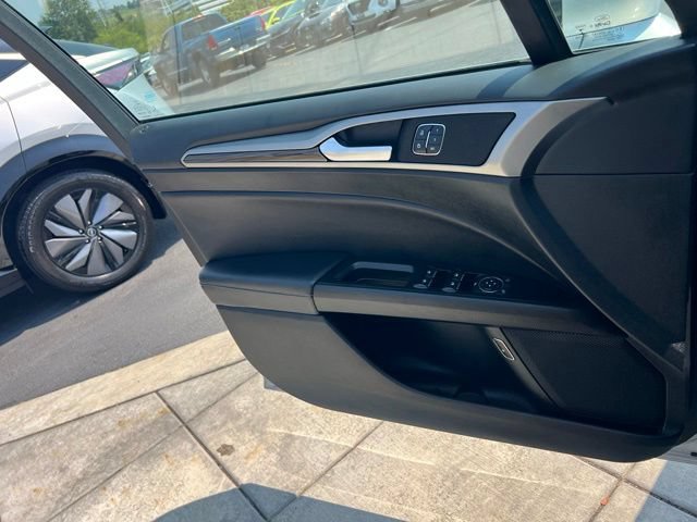 Used 2017 Ford Fusion Energi SE FWD image 18