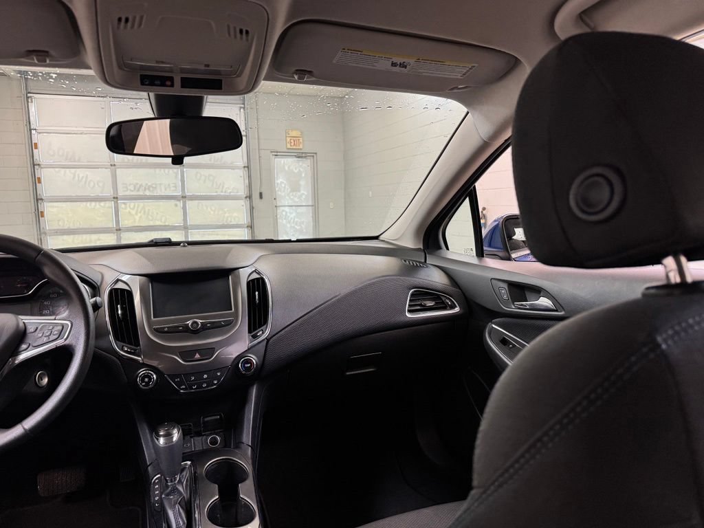 Used 2017 Chevrolet Cruze LT FWD image 25