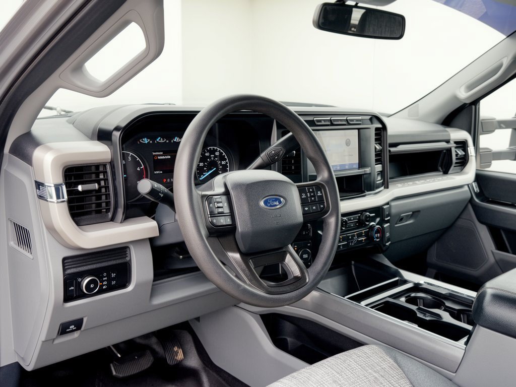 Used 2023 Ford F450 XLT AWD/4WD image 4