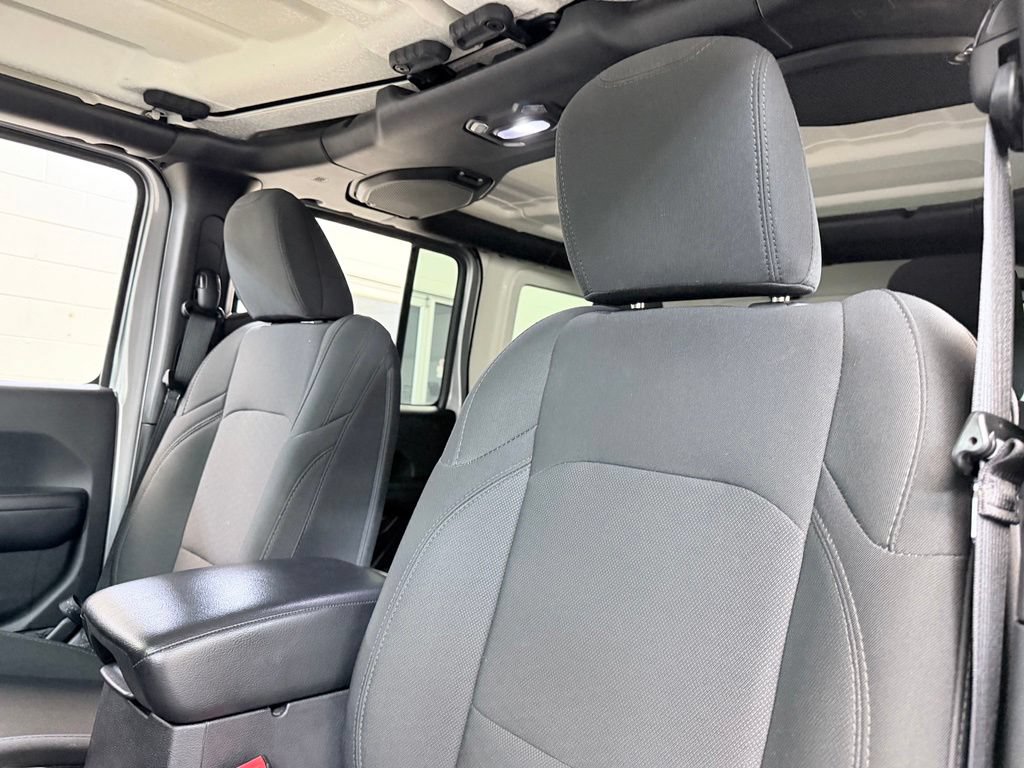 Used 2018 Jeep Wrangler Unlimited Sport S AWD/4WD image 14