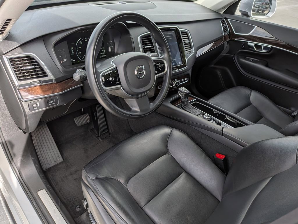 Used 2019 Volvo XC90 T5 Momentum w/ Protection Package Premier image 12