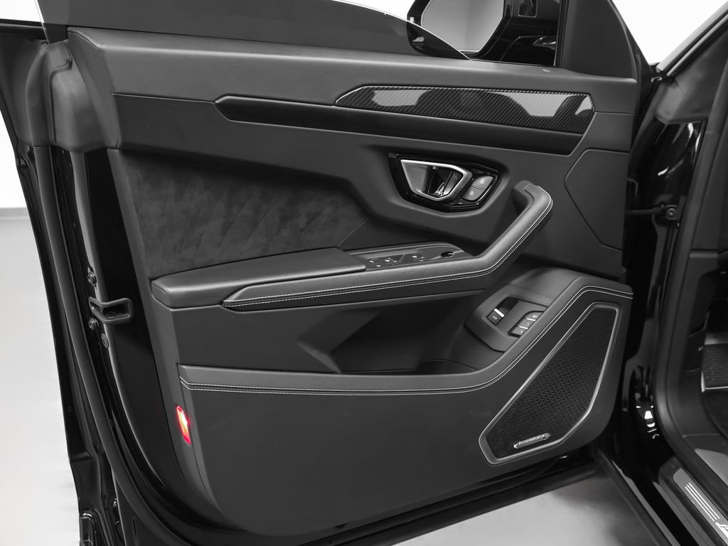 Used 2022 Lamborghini Urus image 68