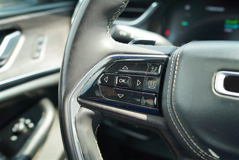 Used 2023 Jeep Grand Cherokee Overland AWD/4WD image 70