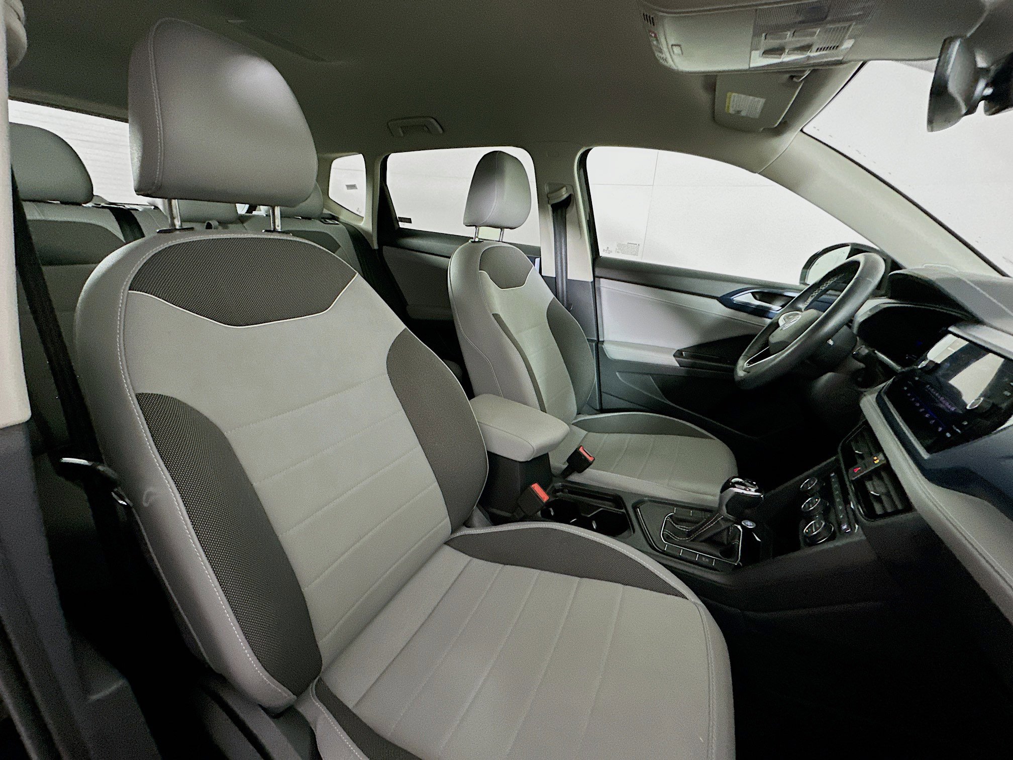 Used 2024 Volkswagen Taos SE image 28