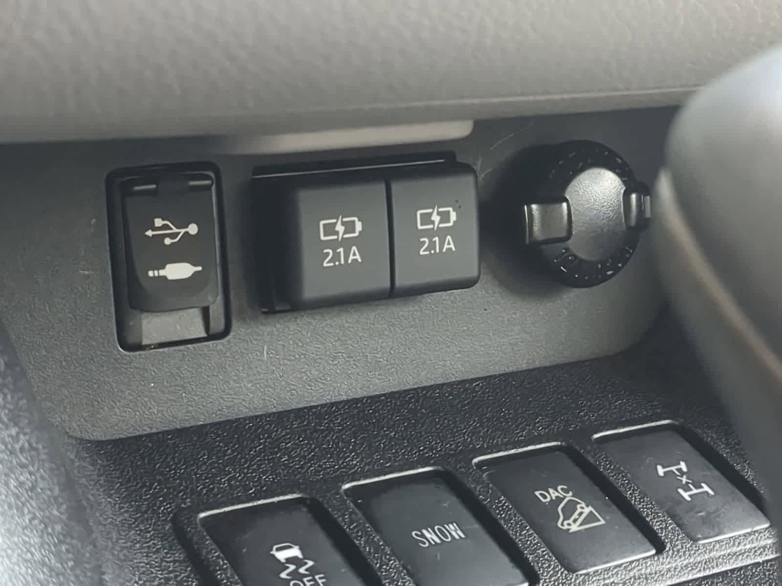 Used 2019 Toyota Highlander XLE AWD/4WD image 29