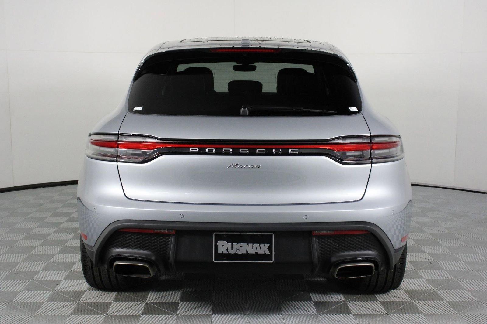 Certified 2025 Porsche Macan image 6