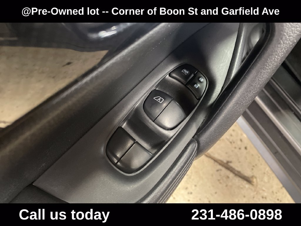 Used 2019 Nissan Rogue SL AWD/4WD image 17