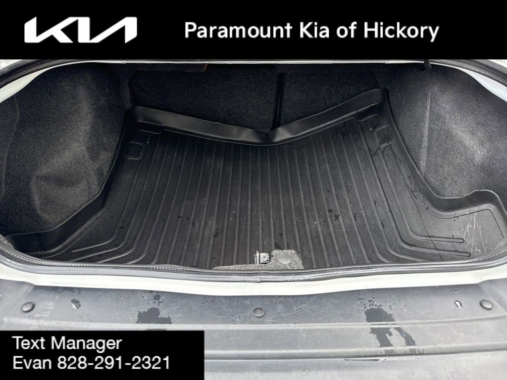 Used 2019 Dodge Challenger SXT w/ Blacktop Package image 11