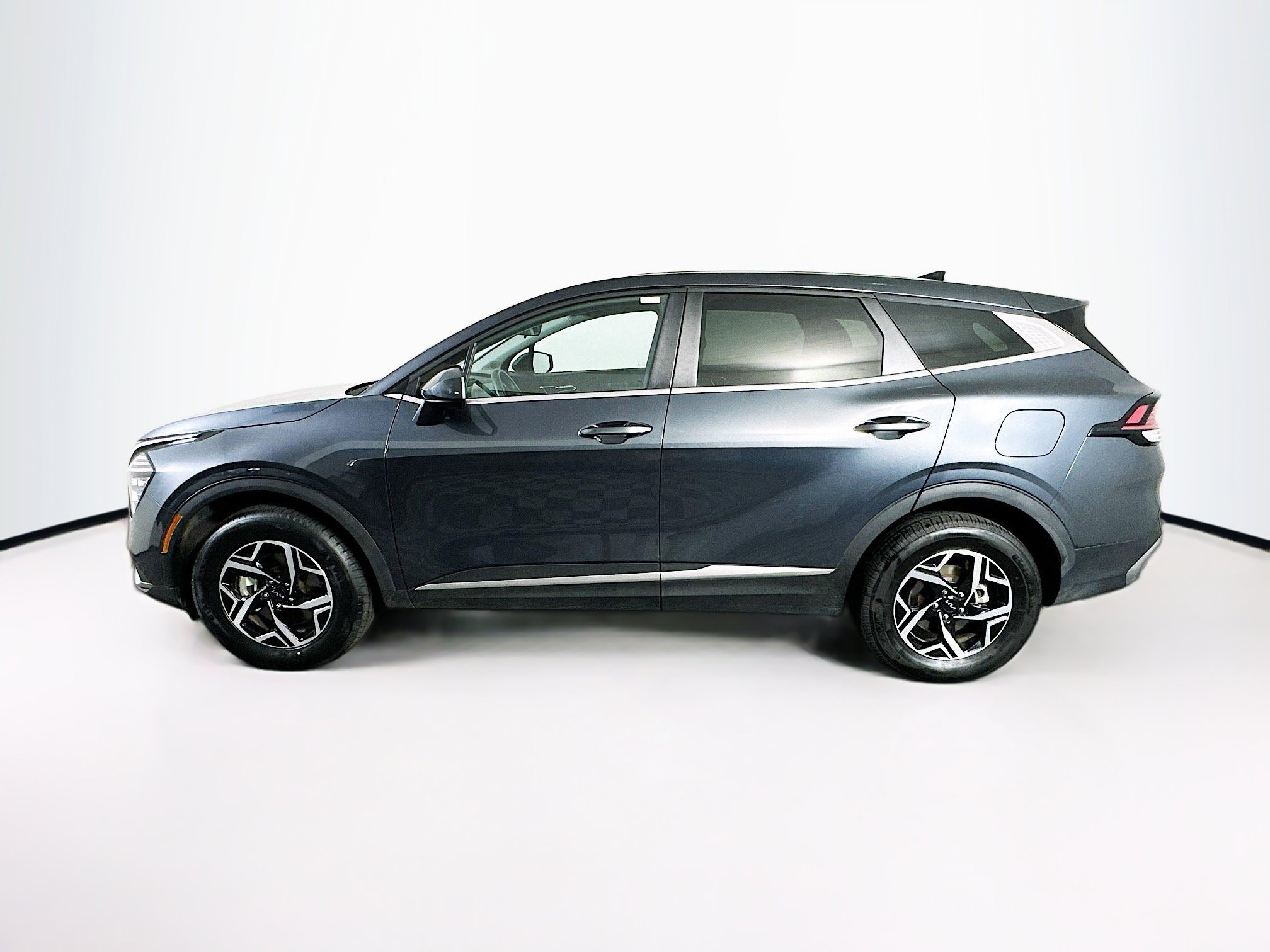 Used 2025 Kia Sportage LX image 4