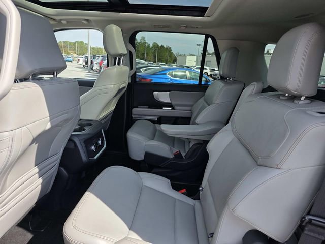 Used 2025 Ford Expedition Active image 7