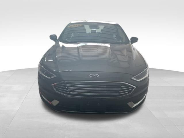 Used 2018 Ford Fusion SE w/ Fusion SE Technology Package FWD image 2