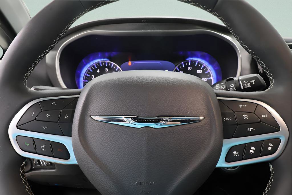 Used 2026 Chrysler Pacifica Limited image 12